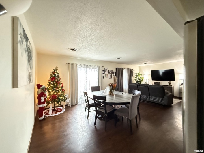 400 HESTER Street, Carbondale, Illinois 62901, 0 , 0 ,0,Residential Income,For Sale,HESTER,0,RMAEB460469