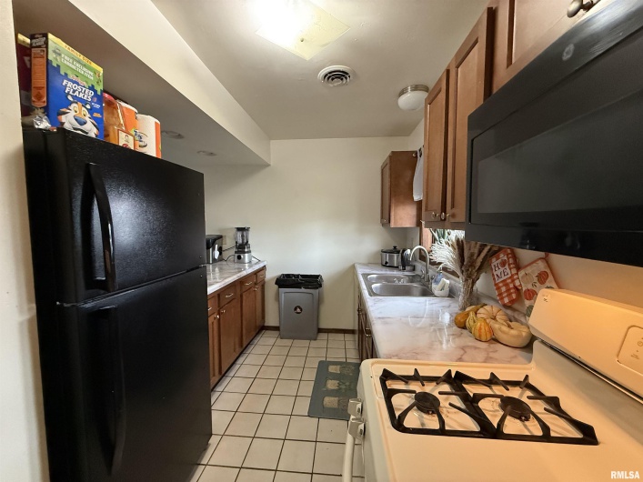 400 HESTER Street, Carbondale, Illinois 62901, 0 , 0 ,0,Residential Income,For Sale,HESTER,0,RMAEB460469