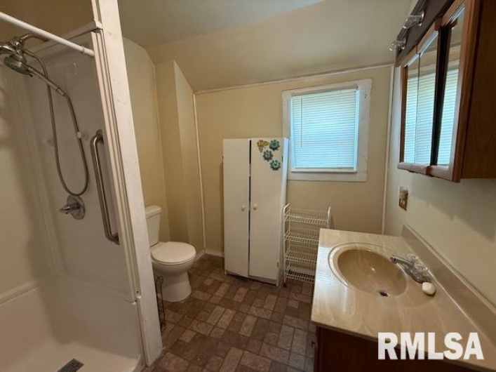 121 9TH Street, Herrin, Illinois 62948, 3 Bedrooms Bedrooms, 0 ,1 BathroomBathrooms,Residential,For Sale,9TH,0,RMAEB460470