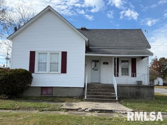 121 9TH Street, Herrin, Illinois 62948, 3 Bedrooms Bedrooms, 0 ,1 BathroomBathrooms,Residential,For Sale,9TH,0,RMAEB460470