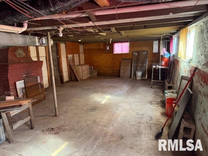 121 9TH Street, Herrin, Illinois 62948, 3 Bedrooms Bedrooms, 0 ,1 BathroomBathrooms,Residential,For Sale,9TH,0,RMAEB460470