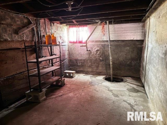 121 9TH Street, Herrin, Illinois 62948, 3 Bedrooms Bedrooms, 0 ,1 BathroomBathrooms,Residential,For Sale,9TH,0,RMAEB460470