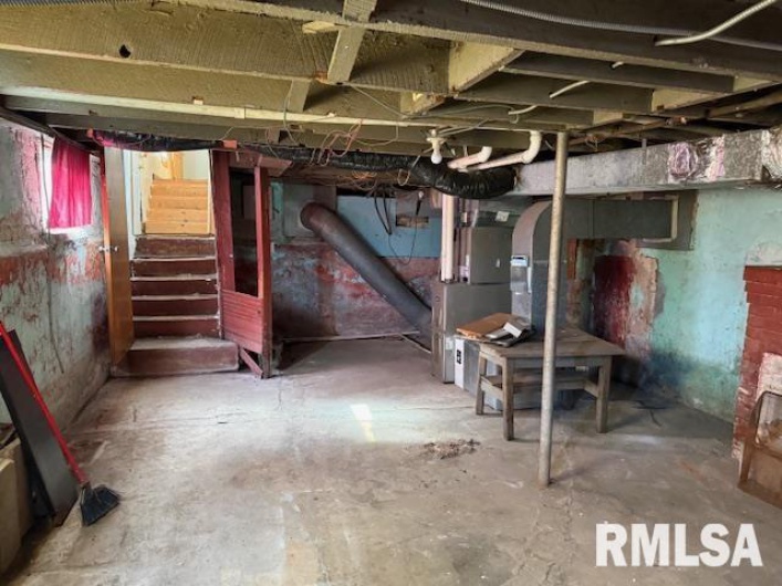 121 9TH Street, Herrin, Illinois 62948, 3 Bedrooms Bedrooms, 0 ,1 BathroomBathrooms,Residential,For Sale,9TH,0,RMAEB460470