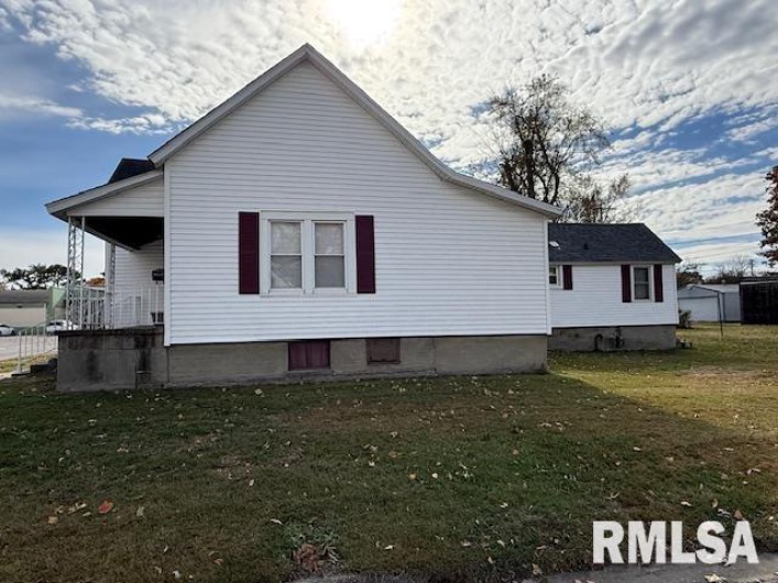 121 9TH Street, Herrin, Illinois 62948, 3 Bedrooms Bedrooms, 0 ,1 BathroomBathrooms,Residential,For Sale,9TH,0,RMAEB460470