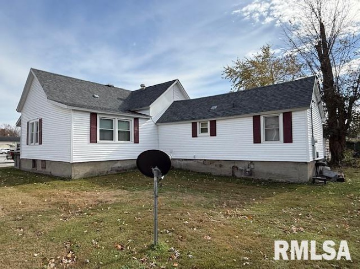 121 9TH Street, Herrin, Illinois 62948, 3 Bedrooms Bedrooms, 0 ,1 BathroomBathrooms,Residential,For Sale,9TH,0,RMAEB460470