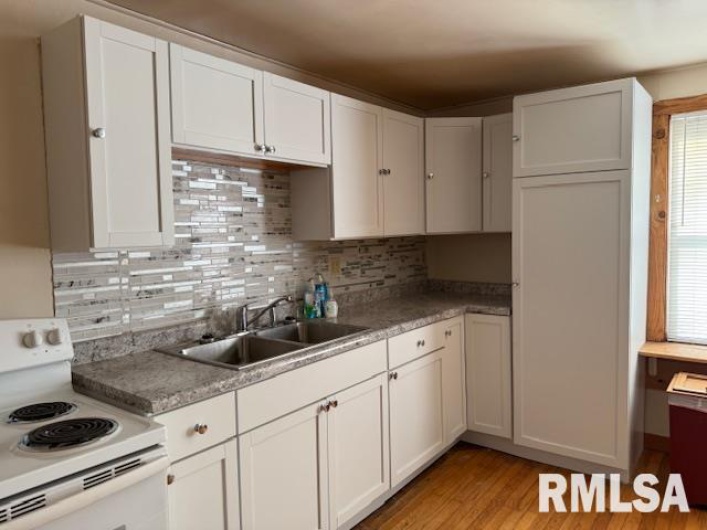 121 9TH Street, Herrin, Illinois 62948, 3 Bedrooms Bedrooms, 0 ,1 BathroomBathrooms,Residential,For Sale,9TH,0,RMAEB460470