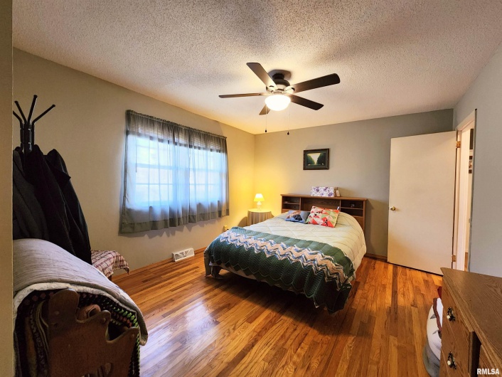 355 CHESTNUT Street, Alto Pass, Illinois 62905, 3 Bedrooms Bedrooms, 0 ,2 BathroomsBathrooms,Residential,For Sale,CHESTNUT,0,RMAEB460472