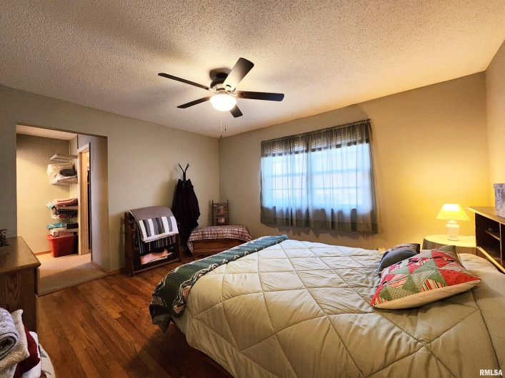 355 CHESTNUT Street, Alto Pass, Illinois 62905, 3 Bedrooms Bedrooms, 0 ,2 BathroomsBathrooms,Residential,For Sale,CHESTNUT,0,RMAEB460472