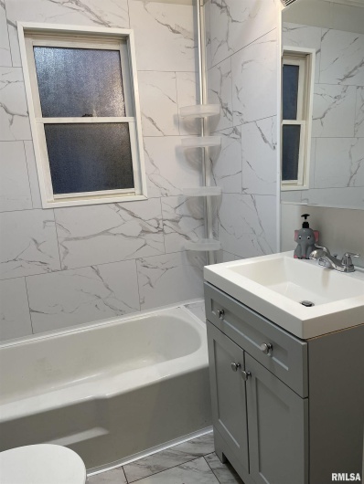 1202 Parham Street, Marion, Illinois 62959, 3 Bedrooms Bedrooms, 0 ,2 BathroomsBathrooms,Residential,For Sale,Parham,0,RMAQC4269420