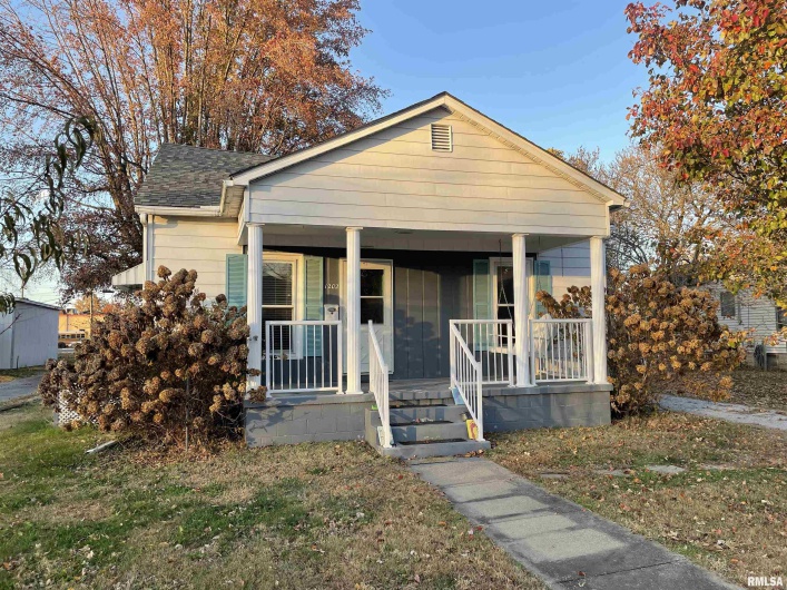 1202 Parham Street, Marion, Illinois 62959, 3 Bedrooms Bedrooms, 0 ,2 BathroomsBathrooms,Residential,For Sale,Parham,0,RMAQC4269420