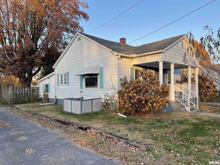 1202 Parham Street, Marion, Illinois 62959, 3 Bedrooms Bedrooms, 0 ,2 BathroomsBathrooms,Residential,For Sale,Parham,0,RMAQC4269420