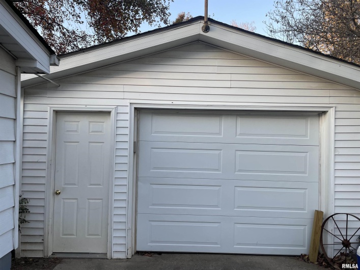 1202 Parham Street, Marion, Illinois 62959, 3 Bedrooms Bedrooms, 0 ,2 BathroomsBathrooms,Residential,For Sale,Parham,0,RMAQC4269420