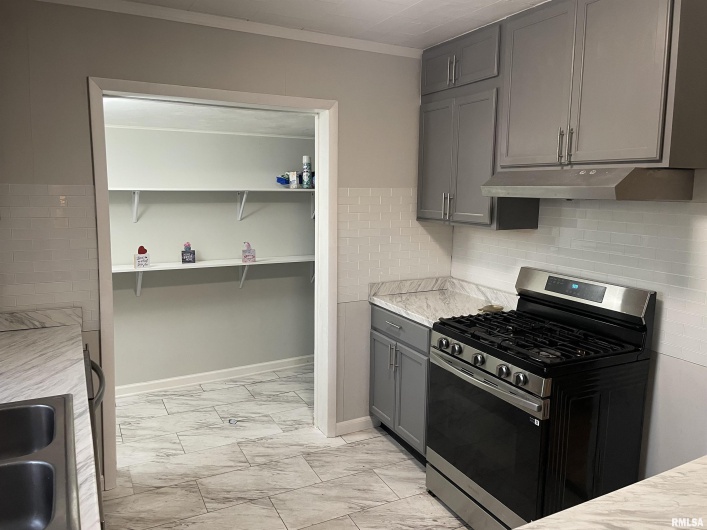 1202 Parham Street, Marion, Illinois 62959, 3 Bedrooms Bedrooms, 0 ,2 BathroomsBathrooms,Residential,For Sale,Parham,0,RMAQC4269420