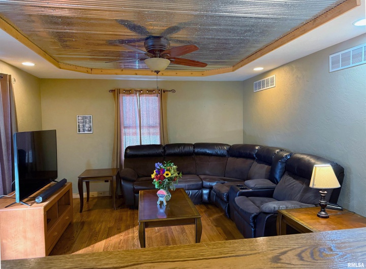 510 CHARLES Street, Steeleville, Illinois 62288, 3 Bedrooms Bedrooms, 0 ,1 BathroomBathrooms,Residential,For Sale,CHARLES,0,RMAEB460476