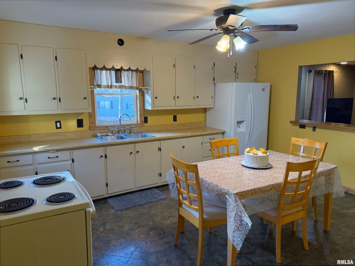 510 CHARLES Street, Steeleville, Illinois 62288, 3 Bedrooms Bedrooms, 0 ,1 BathroomBathrooms,Residential,For Sale,CHARLES,0,RMAEB460476