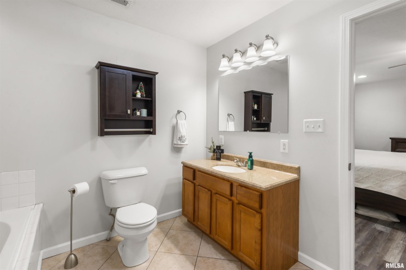 21 BROOKSIDE Lane, DeSoto, Illinois 62924, 3 Bedrooms Bedrooms, 0 ,2 BathroomsBathrooms,Residential,For Sale,BROOKSIDE,0,RMAEB460477