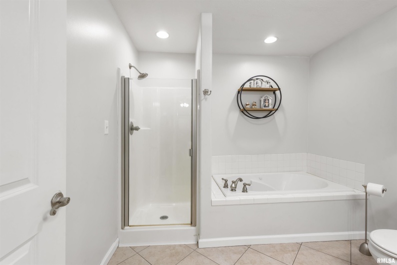 21 BROOKSIDE Lane, DeSoto, Illinois 62924, 3 Bedrooms Bedrooms, 0 ,2 BathroomsBathrooms,Residential,For Sale,BROOKSIDE,0,RMAEB460477