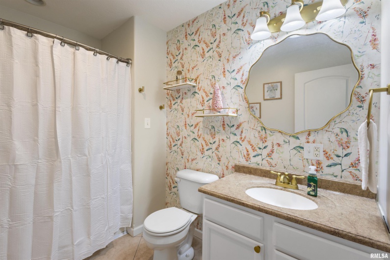 21 BROOKSIDE Lane, DeSoto, Illinois 62924, 3 Bedrooms Bedrooms, 0 ,2 BathroomsBathrooms,Residential,For Sale,BROOKSIDE,0,RMAEB460477