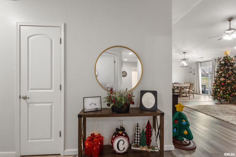 21 BROOKSIDE Lane, DeSoto, Illinois 62924, 3 Bedrooms Bedrooms, 0 ,2 BathroomsBathrooms,Residential,For Sale,BROOKSIDE,0,RMAEB460477