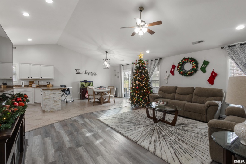 21 BROOKSIDE Lane, DeSoto, Illinois 62924, 3 Bedrooms Bedrooms, 0 ,2 BathroomsBathrooms,Residential,For Sale,BROOKSIDE,0,RMAEB460477