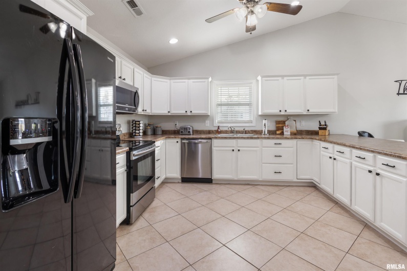 21 BROOKSIDE Lane, DeSoto, Illinois 62924, 3 Bedrooms Bedrooms, 0 ,2 BathroomsBathrooms,Residential,For Sale,BROOKSIDE,0,RMAEB460477