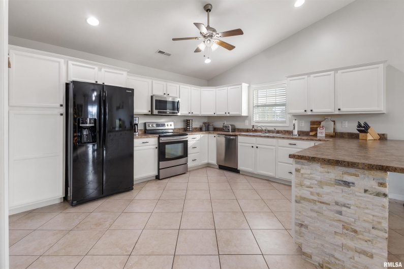 21 BROOKSIDE Lane, DeSoto, Illinois 62924, 3 Bedrooms Bedrooms, 0 ,2 BathroomsBathrooms,Residential,For Sale,BROOKSIDE,0,RMAEB460477