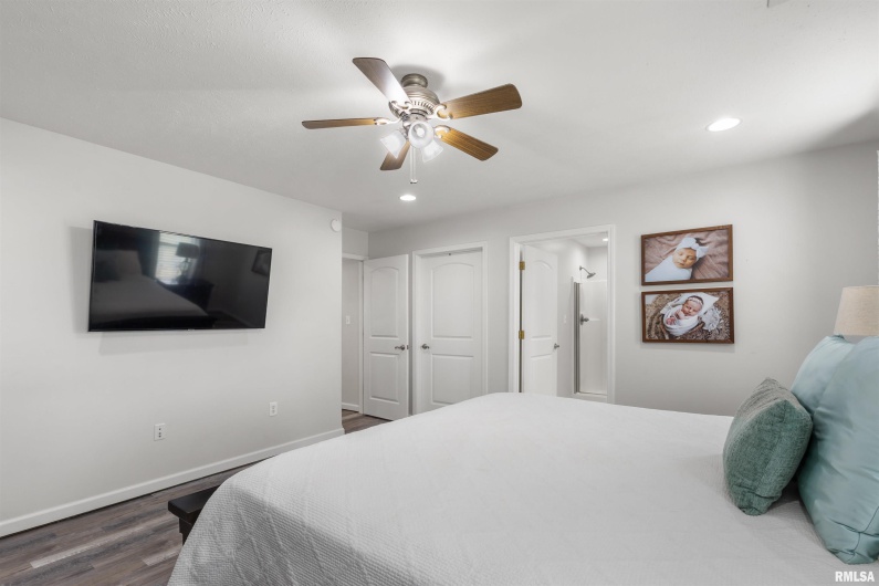 21 BROOKSIDE Lane, DeSoto, Illinois 62924, 3 Bedrooms Bedrooms, 0 ,2 BathroomsBathrooms,Residential,For Sale,BROOKSIDE,0,RMAEB460477