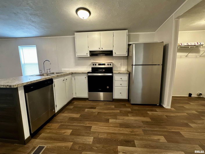 806 & 808 BOYD Street, Eldorado, Illinois 62930, 2 Bedrooms Bedrooms, 0 ,2 BathroomsBathrooms,Residential,For Sale,BOYD,0,RMAQC4269425