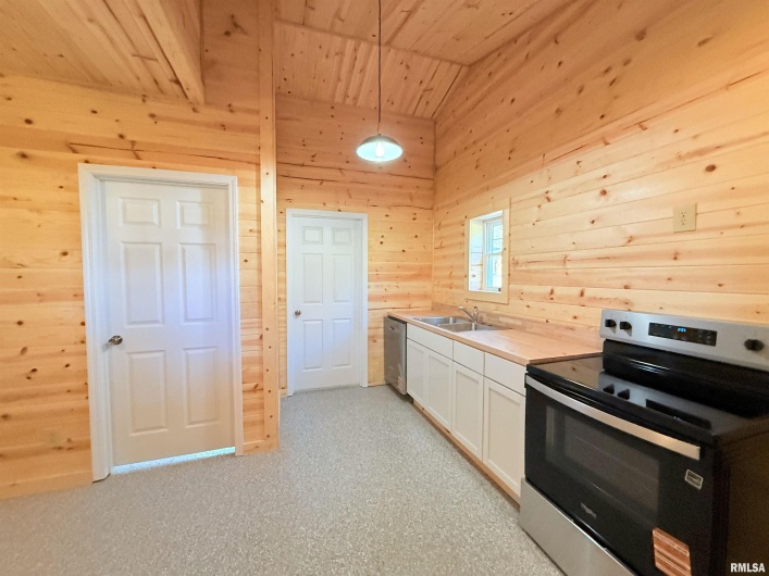 1523 MCKINLEY Street, Harrisburg, Illinois 62946, 1 Bedroom Bedrooms, 0 ,1 BathroomBathrooms,Residential,For Sale,MCKINLEY,0,RMAEB460481