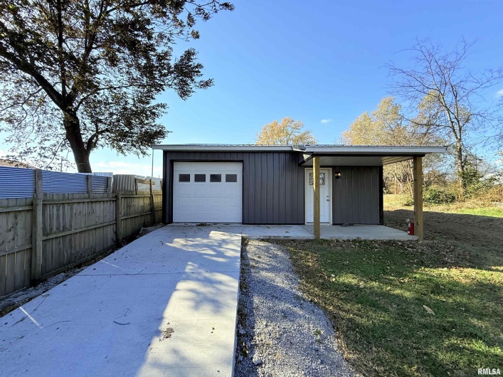 1523 MCKINLEY Street, Harrisburg, Illinois 62946, 1 Bedroom Bedrooms, 0 ,1 BathroomBathrooms,Residential,For Sale,MCKINLEY,0,RMAEB460481