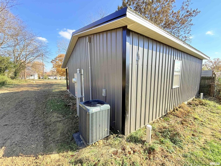 1523 MCKINLEY Street, Harrisburg, Illinois 62946, 1 Bedroom Bedrooms, 0 ,1 BathroomBathrooms,Residential,For Sale,MCKINLEY,0,RMAEB460481