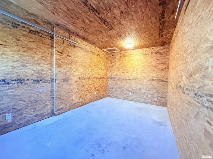 1523 MCKINLEY Street, Harrisburg, Illinois 62946, 1 Bedroom Bedrooms, 0 ,1 BathroomBathrooms,Residential,For Sale,MCKINLEY,0,RMAEB460481