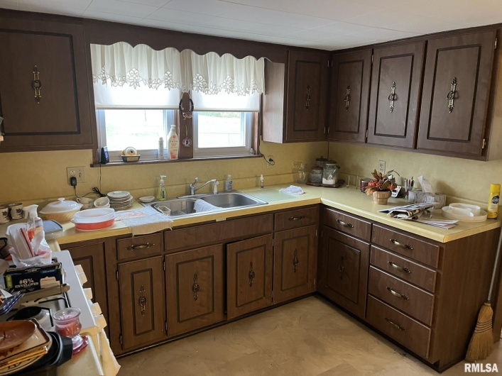 517 Barnett Street, Harrisburg, Illinois 62946, 2 Bedrooms Bedrooms, 0 ,1 BathroomBathrooms,Residential,For Sale,Barnett,0,RMAEB460483