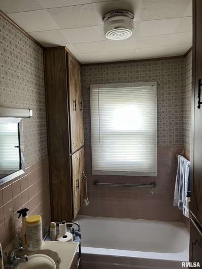 517 Barnett Street, Harrisburg, Illinois 62946, 2 Bedrooms Bedrooms, 0 ,1 BathroomBathrooms,Residential,For Sale,Barnett,0,RMAEB460483