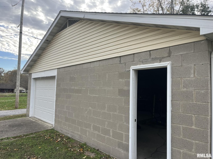 517 Barnett Street, Harrisburg, Illinois 62946, 2 Bedrooms Bedrooms, 0 ,1 BathroomBathrooms,Residential,For Sale,Barnett,0,RMAEB460483