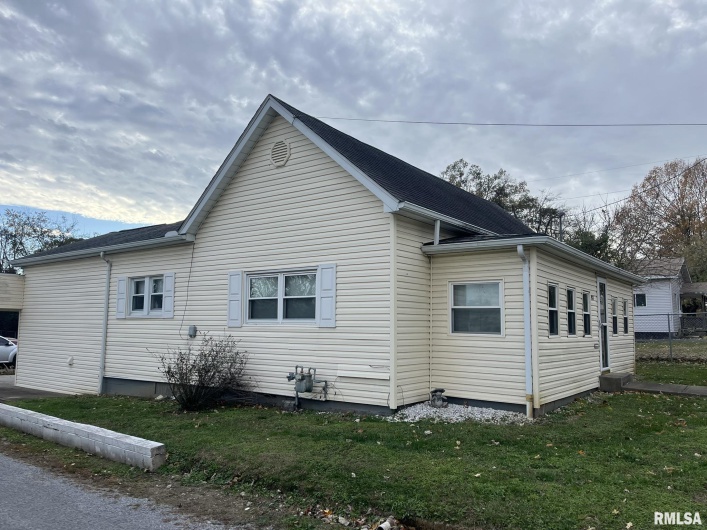 517 Barnett Street, Harrisburg, Illinois 62946, 2 Bedrooms Bedrooms, 0 ,1 BathroomBathrooms,Residential,For Sale,Barnett,0,RMAEB460483