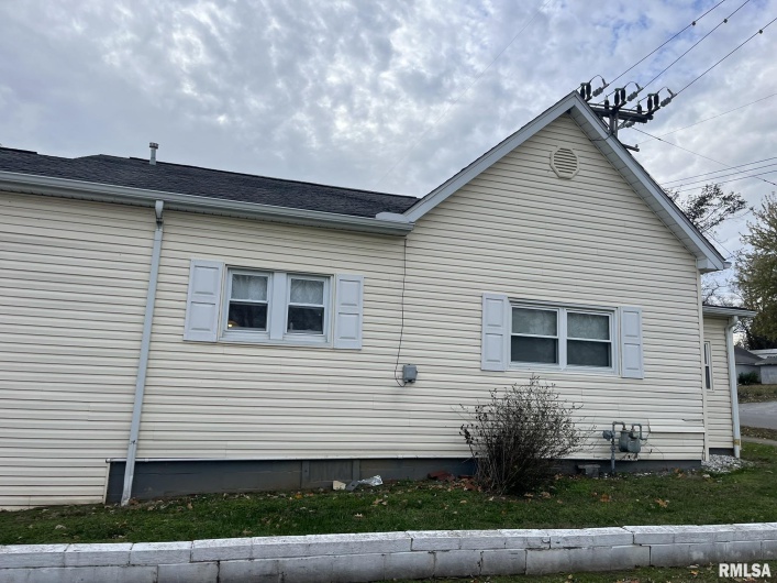 517 Barnett Street, Harrisburg, Illinois 62946, 2 Bedrooms Bedrooms, 0 ,1 BathroomBathrooms,Residential,For Sale,Barnett,0,RMAEB460483
