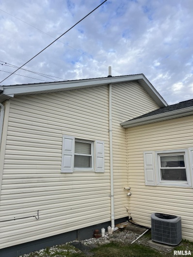 517 Barnett Street, Harrisburg, Illinois 62946, 2 Bedrooms Bedrooms, 0 ,1 BathroomBathrooms,Residential,For Sale,Barnett,0,RMAEB460483