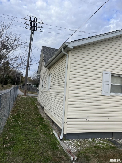 517 Barnett Street, Harrisburg, Illinois 62946, 2 Bedrooms Bedrooms, 0 ,1 BathroomBathrooms,Residential,For Sale,Barnett,0,RMAEB460483