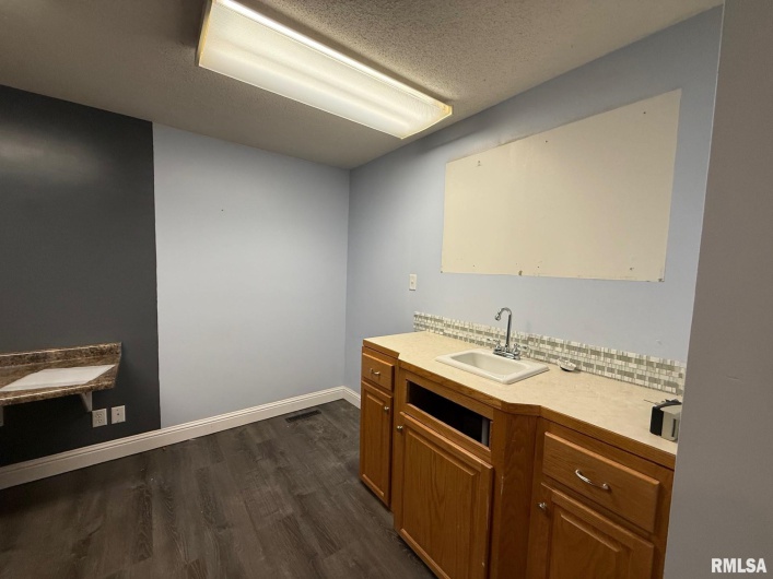 905 PARK Street, Herrin, Illinois 62948, 0 , 0 ,0,Commercial Sale,For Sale,PARK,0,RMAQC4269444