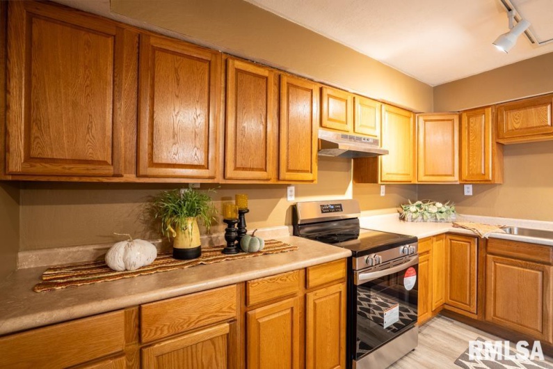 1401 THOMAS Street, Carterville, Illinois 62918, 4 Bedrooms Bedrooms, 0 ,2 BathroomsBathrooms,Residential,For Sale,THOMAS,0,RMAQC4269451