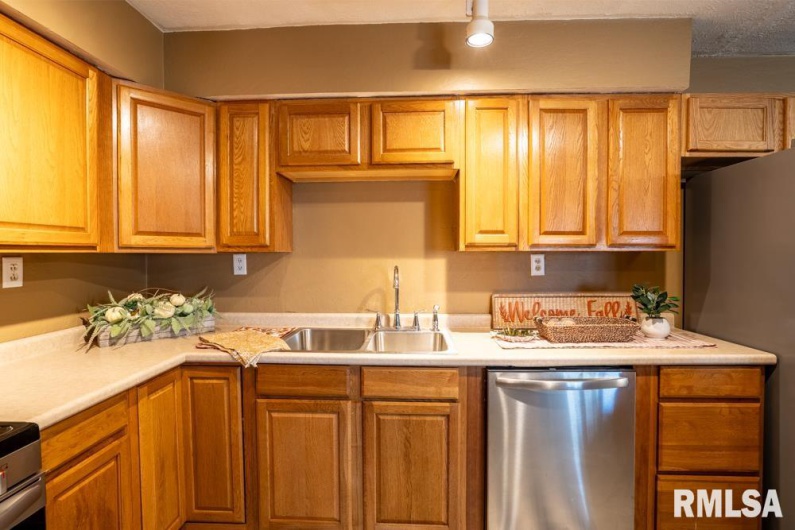 1401 THOMAS Street, Carterville, Illinois 62918, 4 Bedrooms Bedrooms, 0 ,2 BathroomsBathrooms,Residential,For Sale,THOMAS,0,RMAQC4269451