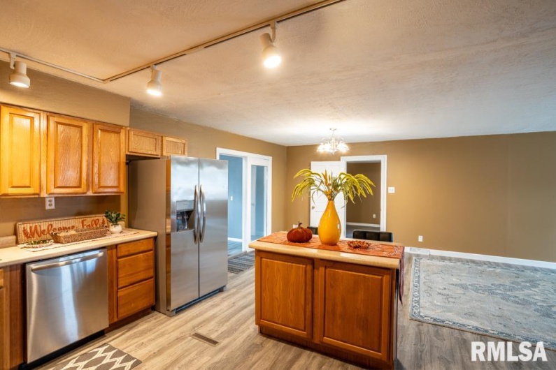 1401 THOMAS Street, Carterville, Illinois 62918, 4 Bedrooms Bedrooms, 0 ,2 BathroomsBathrooms,Residential,For Sale,THOMAS,0,RMAQC4269451