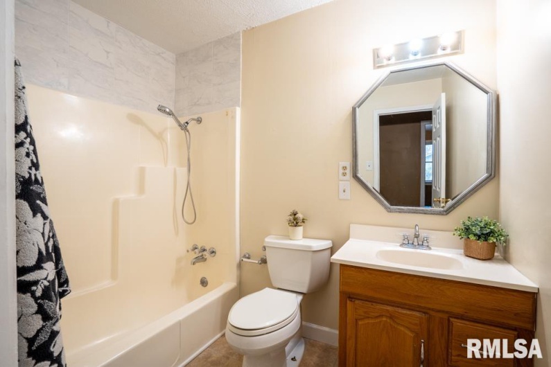 1401 THOMAS Street, Carterville, Illinois 62918, 4 Bedrooms Bedrooms, 0 ,2 BathroomsBathrooms,Residential,For Sale,THOMAS,0,RMAQC4269451