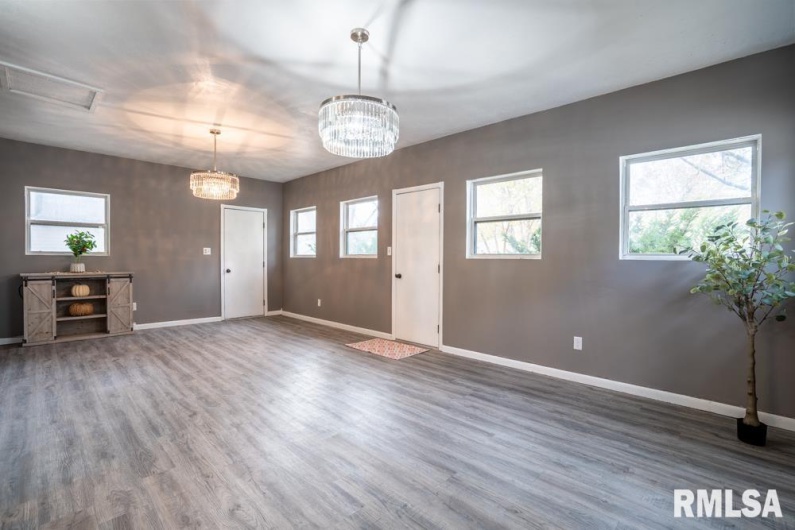 1401 THOMAS Street, Carterville, Illinois 62918, 4 Bedrooms Bedrooms, 0 ,2 BathroomsBathrooms,Residential,For Sale,THOMAS,0,RMAQC4269451