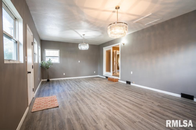 1401 THOMAS Street, Carterville, Illinois 62918, 4 Bedrooms Bedrooms, 0 ,2 BathroomsBathrooms,Residential,For Sale,THOMAS,0,RMAQC4269451