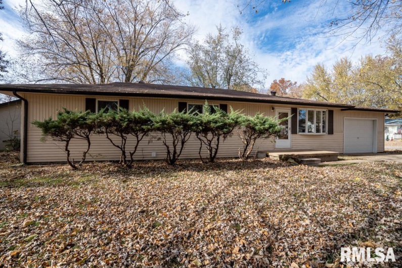 1401 THOMAS Street, Carterville, Illinois 62918, 4 Bedrooms Bedrooms, 0 ,2 BathroomsBathrooms,Residential,For Sale,THOMAS,0,RMAQC4269451