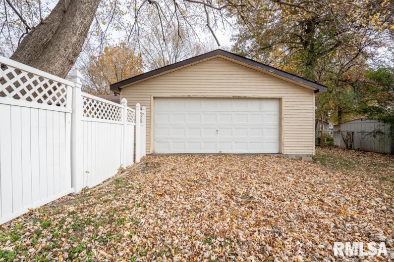 1401 THOMAS Street, Carterville, Illinois 62918, 4 Bedrooms Bedrooms, 0 ,2 BathroomsBathrooms,Residential,For Sale,THOMAS,0,RMAQC4269451