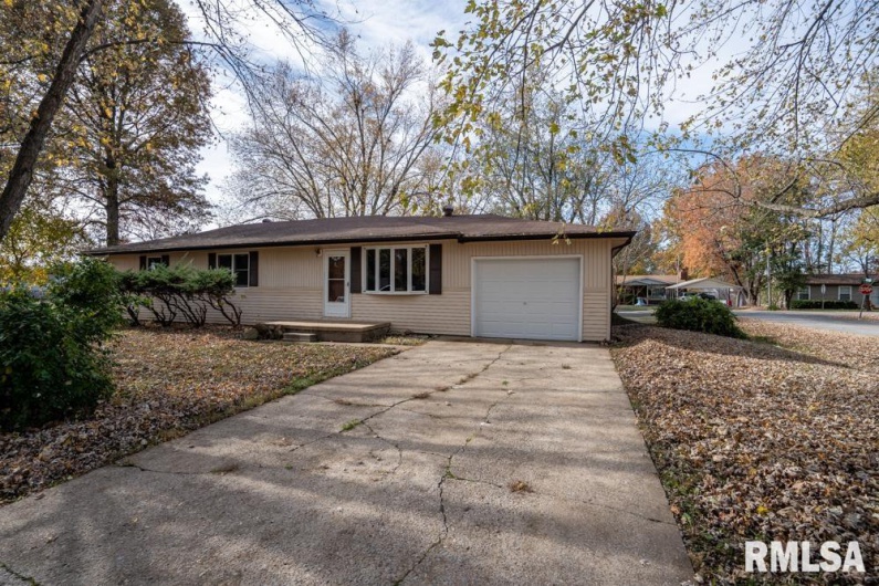 1401 THOMAS Street, Carterville, Illinois 62918, 4 Bedrooms Bedrooms, 0 ,2 BathroomsBathrooms,Residential,For Sale,THOMAS,0,RMAQC4269451