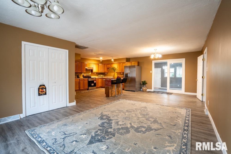 1401 THOMAS Street, Carterville, Illinois 62918, 4 Bedrooms Bedrooms, 0 ,2 BathroomsBathrooms,Residential,For Sale,THOMAS,0,RMAQC4269451